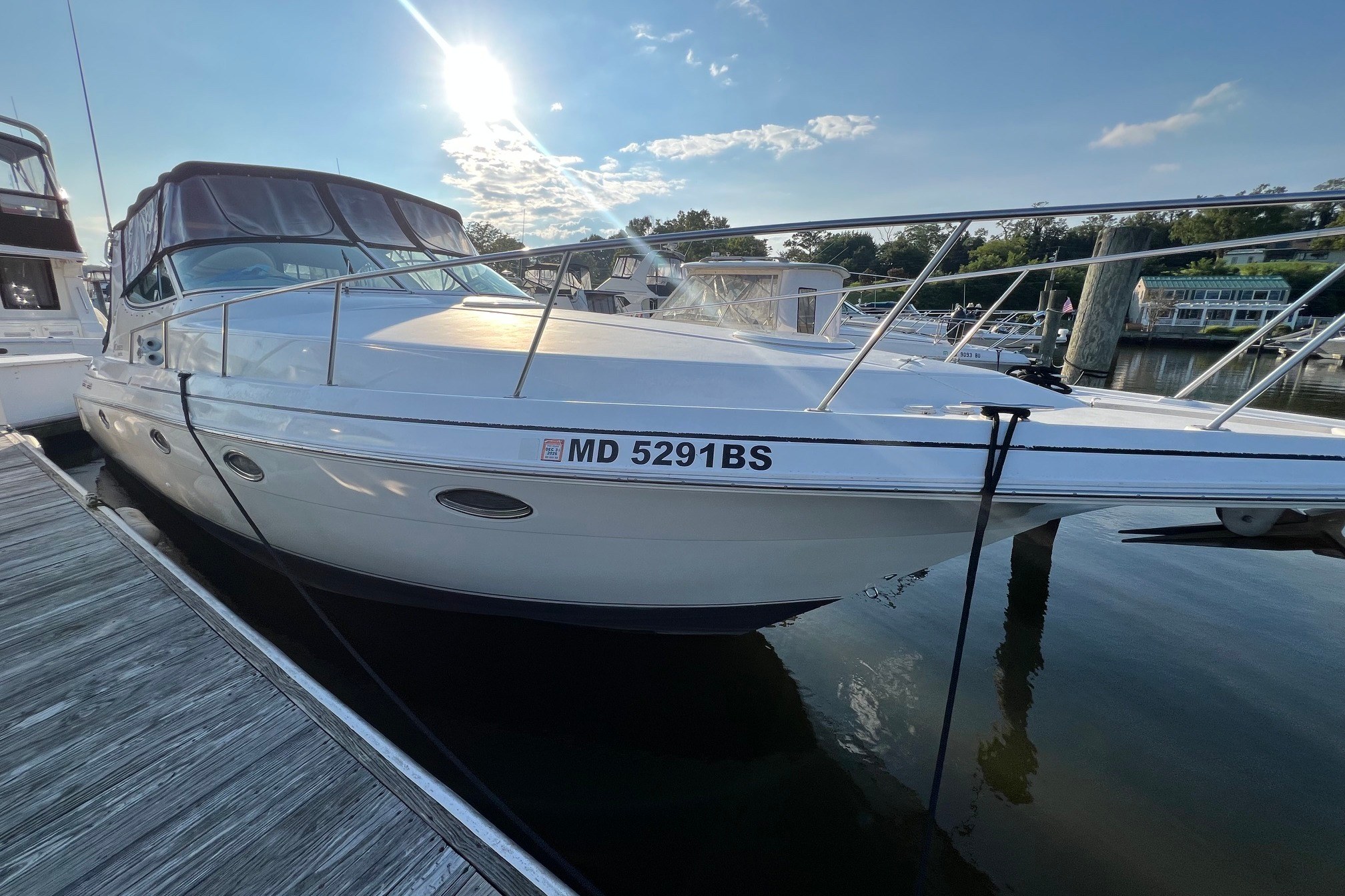 2003 Cruisers Yachts 3372 Express